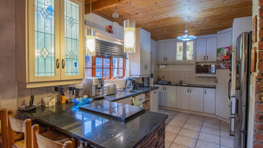 5 Bedroom Property for Sale in Sandbaai Western Cape